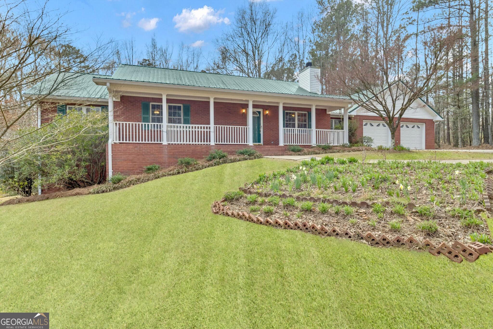 Photo one of 81 Bowers Rd Moreland GA 30259 | MLS 10472349G