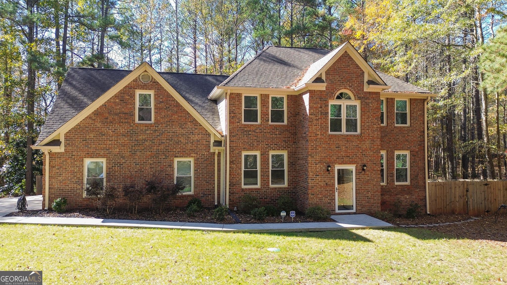 Photo one of 105 Queens Gate Fayetteville GA 30215 | MLS 10474939G