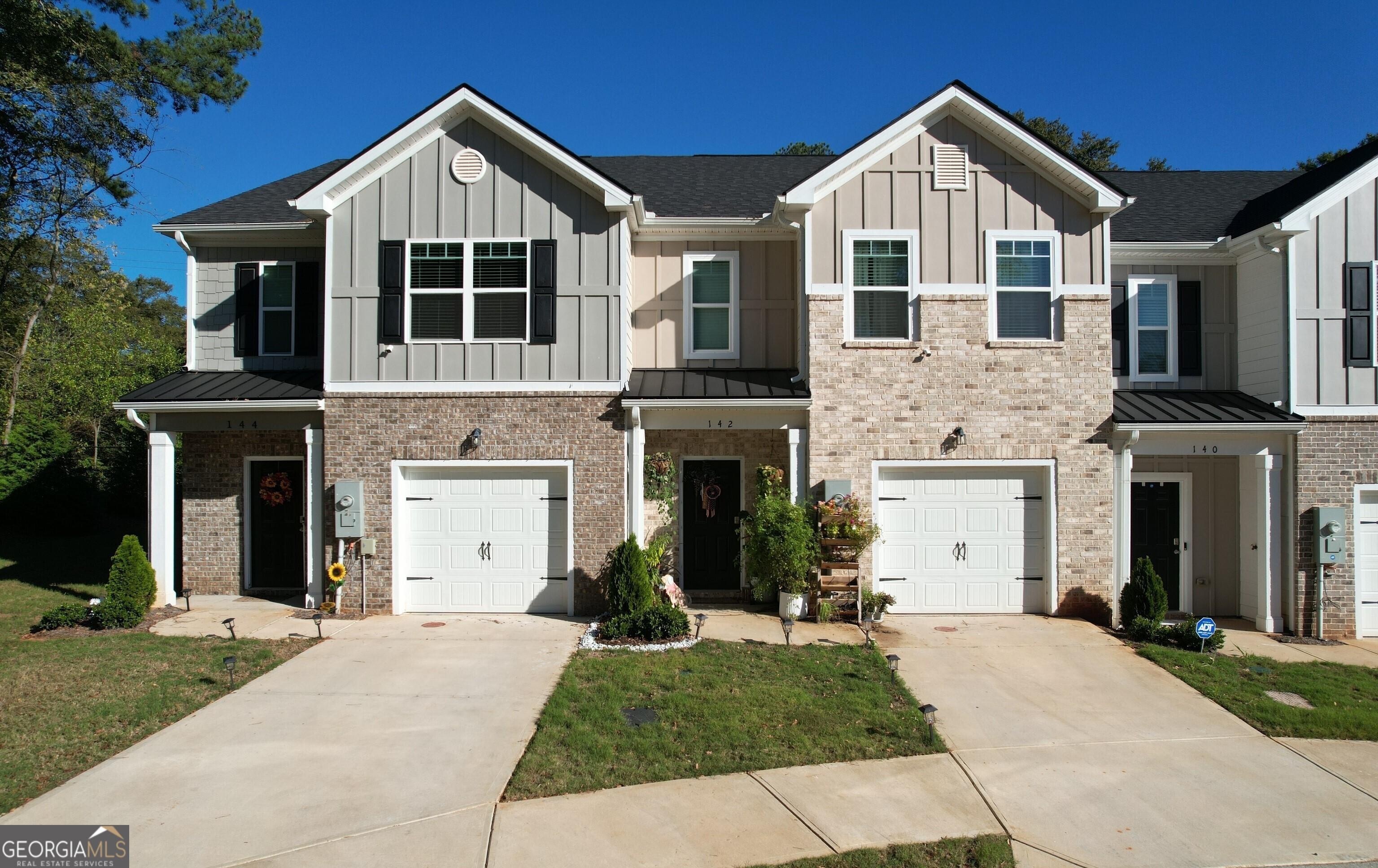 Photo one of 142 Hampton Cir Mcdonough GA 30253 | MLS 10476369G