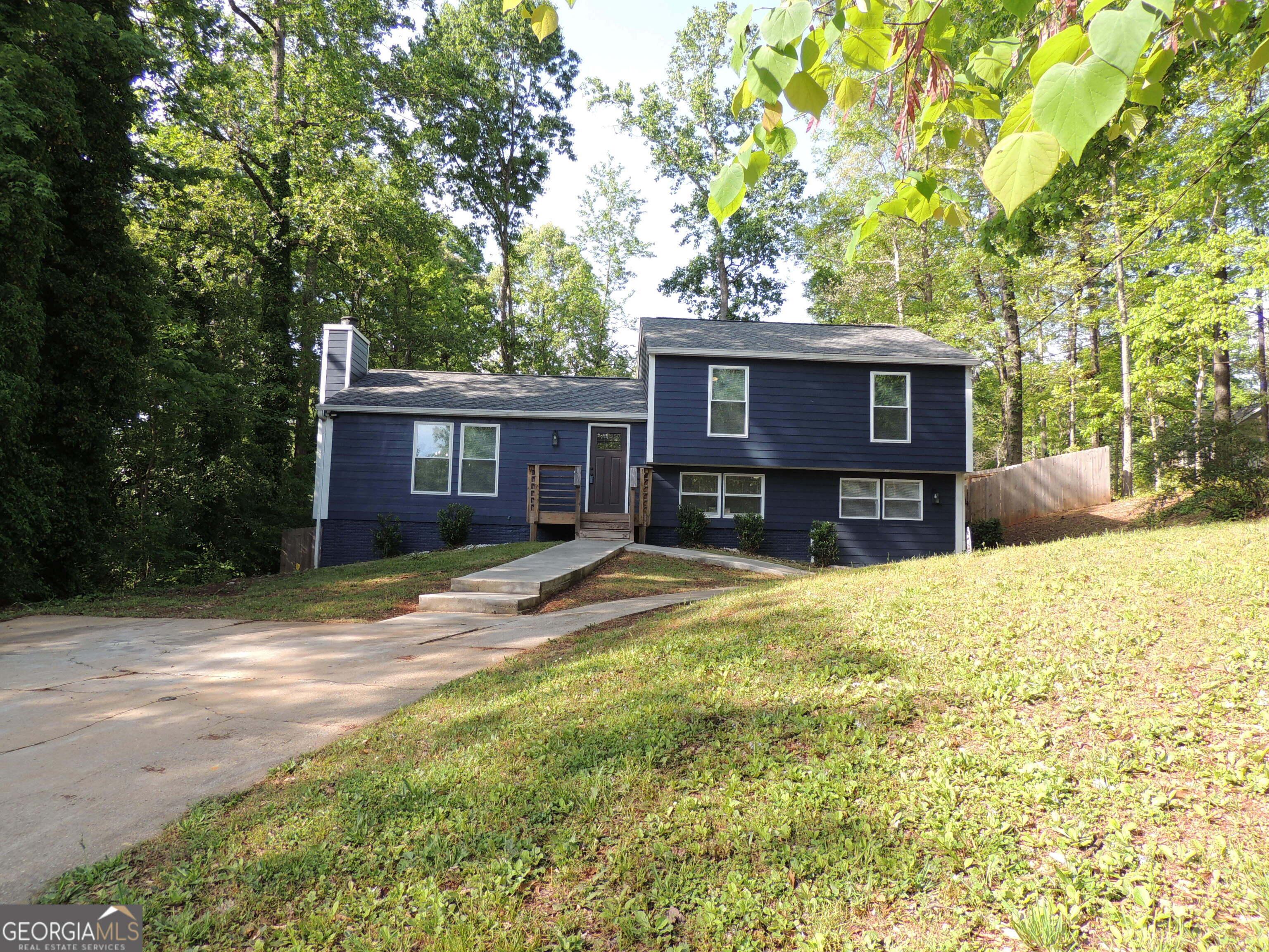Photo one of 851 Bridgewater Ct Stone Mountain GA 30088 | MLS 10489957G