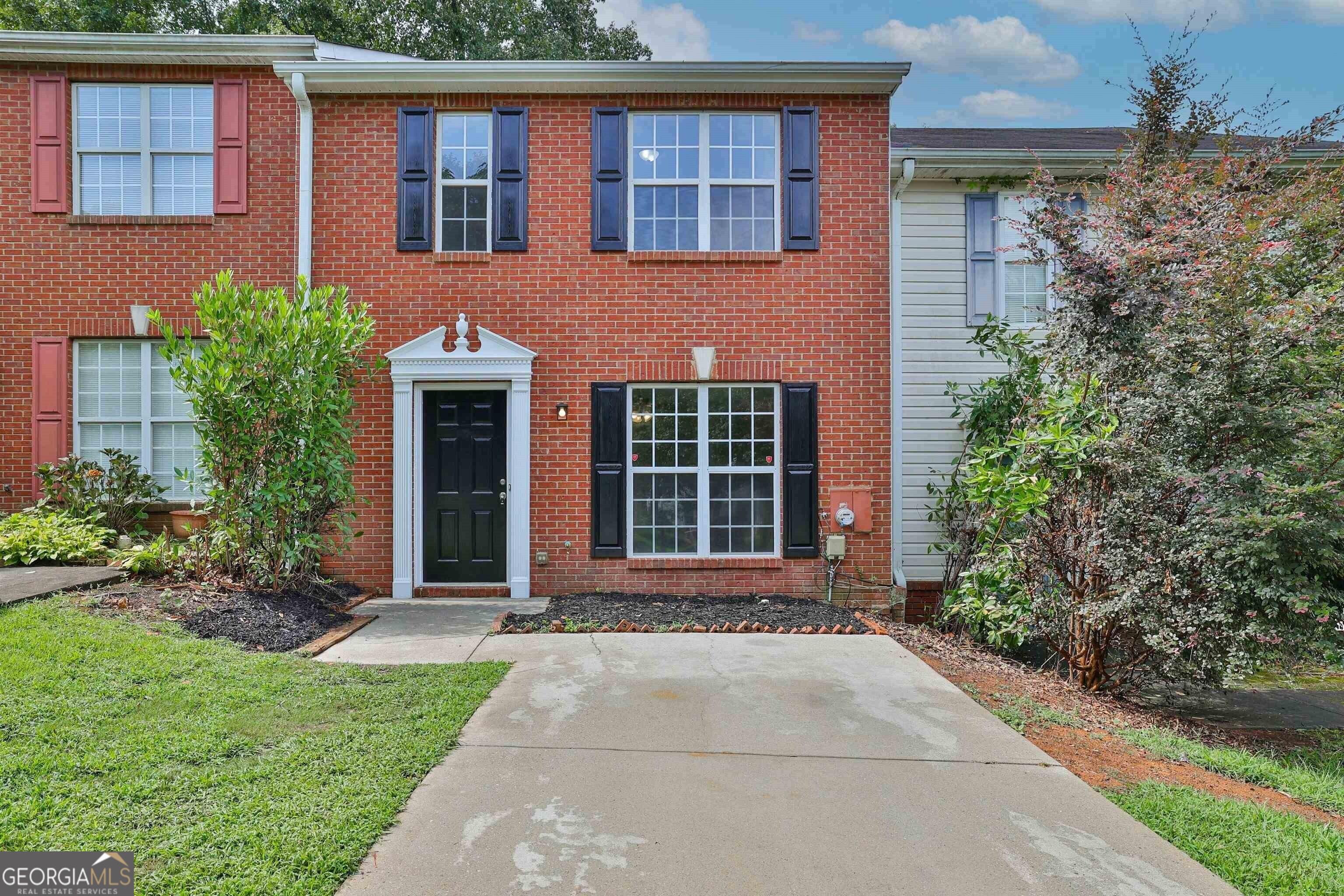 Photo one of 1372 Hollenbeck Ln Riverdale GA 30296 | MLS 10501120G