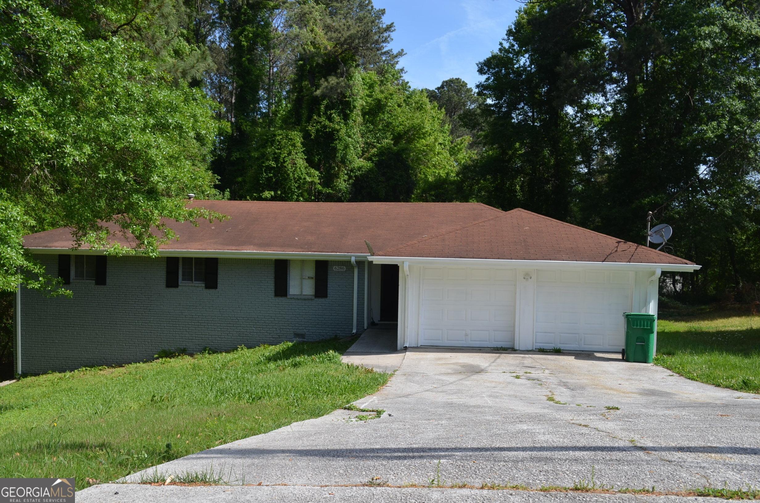 Photo one of 6286 Saddlewood Dr Lithonia GA 30058 | MLS 10506735G