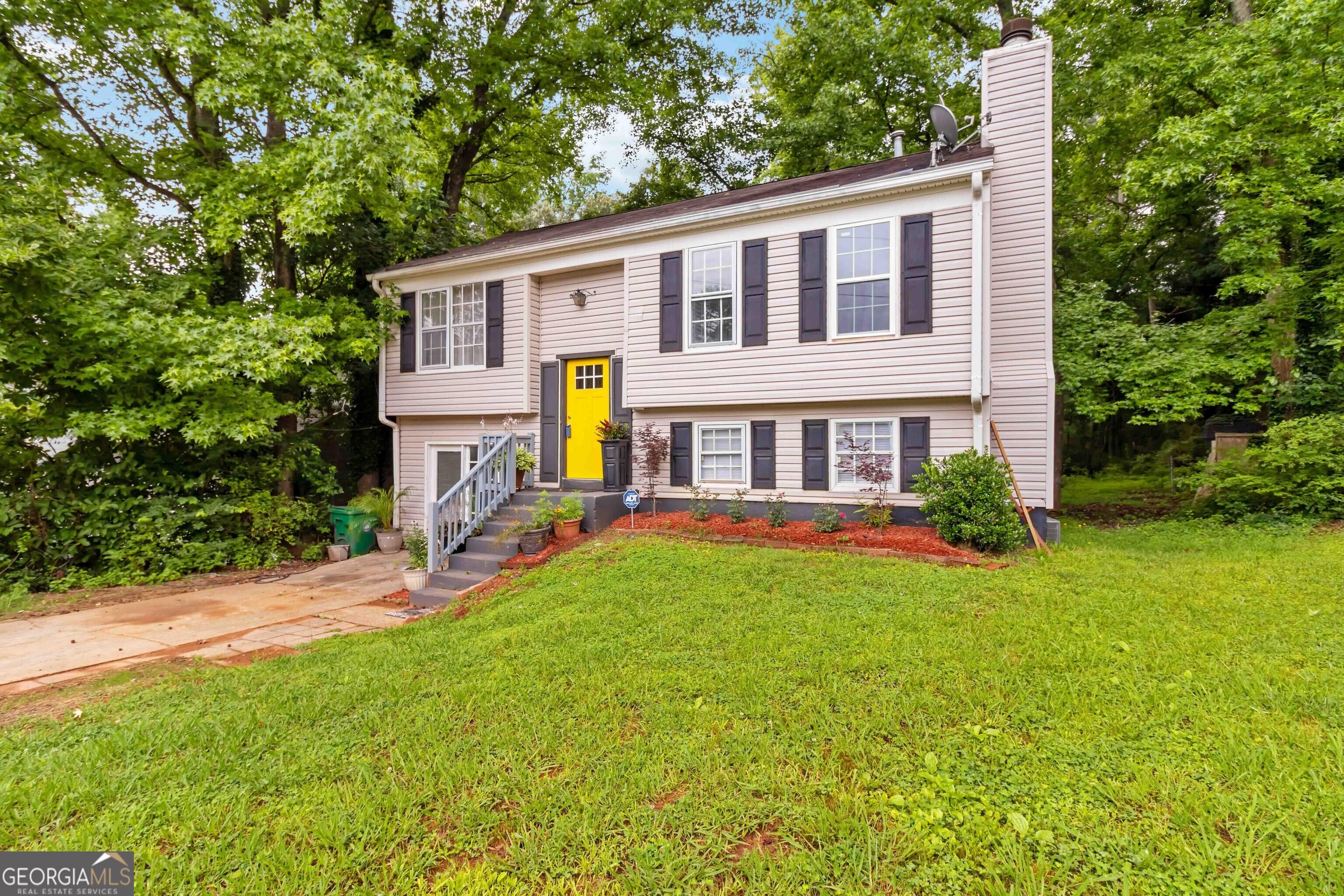 Photo one of 4651 Garden Hills Dr Stone Mountain GA 30083 | MLS 10533624G
