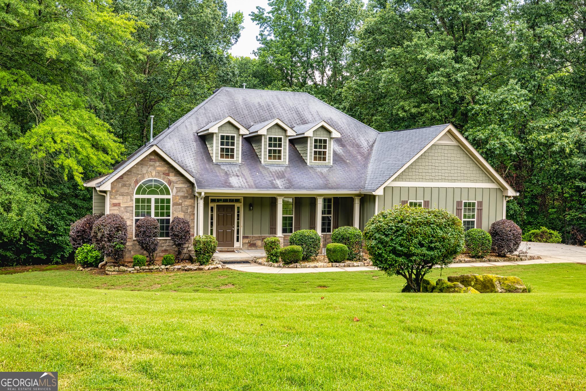 Photo one of 500 Barrington Farms Pkwy Sharpsburg GA 30277 | MLS 10544261G