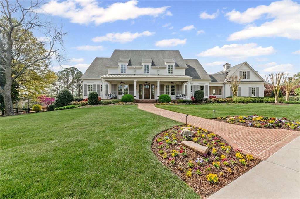 Photo one of 710 Cox Rd Roswell GA 30075 | MLS 7497920F