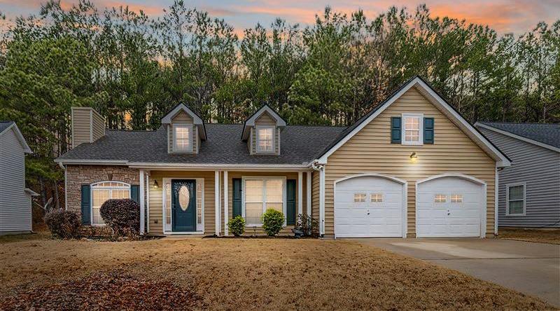 Photo one of 5732 Village Loop Fairburn GA 30213 | MLS 7518213F