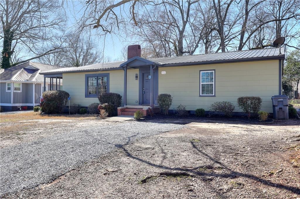Photo one of 127 Holly St Social Circle GA 30025 | MLS 7522789F