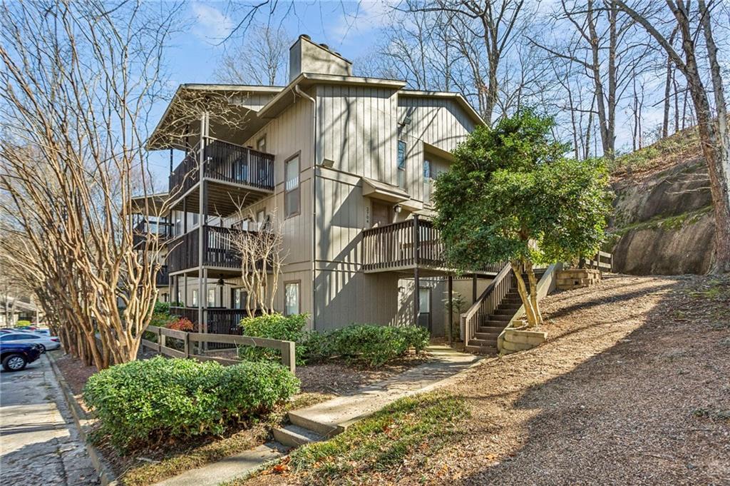 Photo one of 2701 Cumberland Se Ct Smyrna GA 30080 | MLS 7527932F