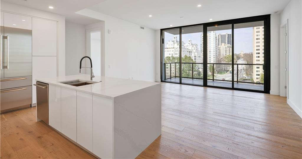 Photo one of 2425 Peachtree Ne Rd # 903 Atlanta GA 30305 | MLS 7530004F