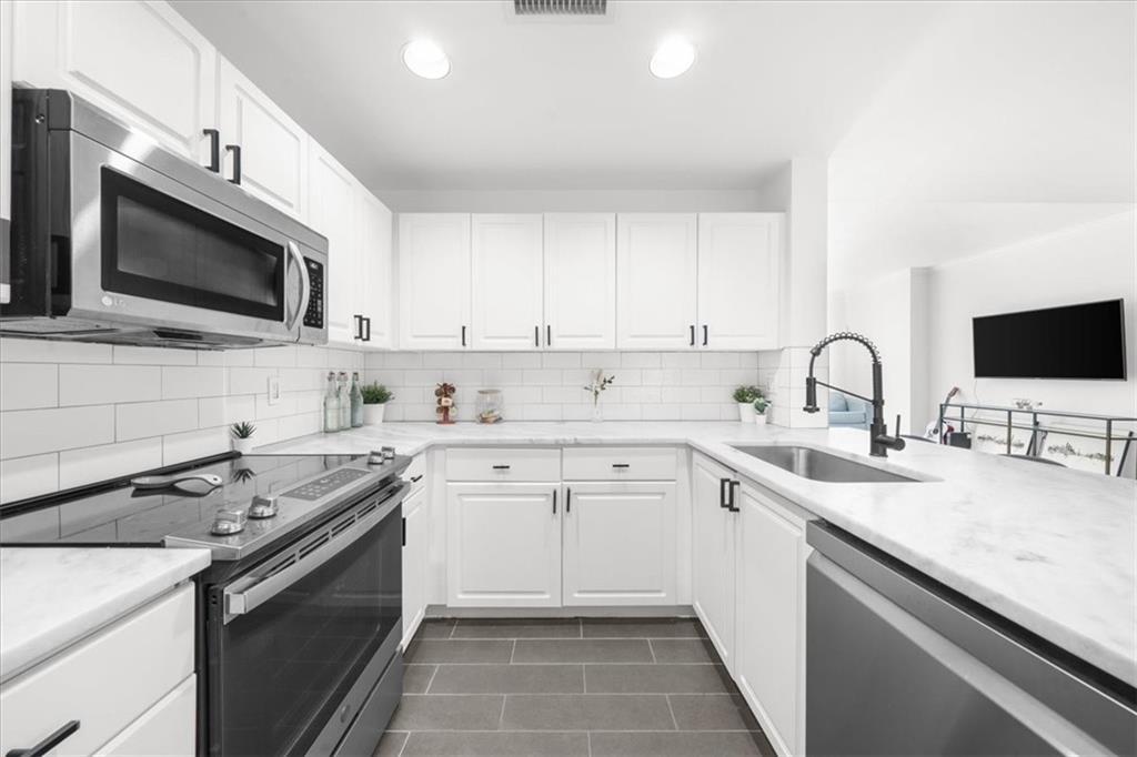 Photo one of 3475 Oak Valley Ne Rd # 410 Atlanta GA 30326 | MLS 7534038F