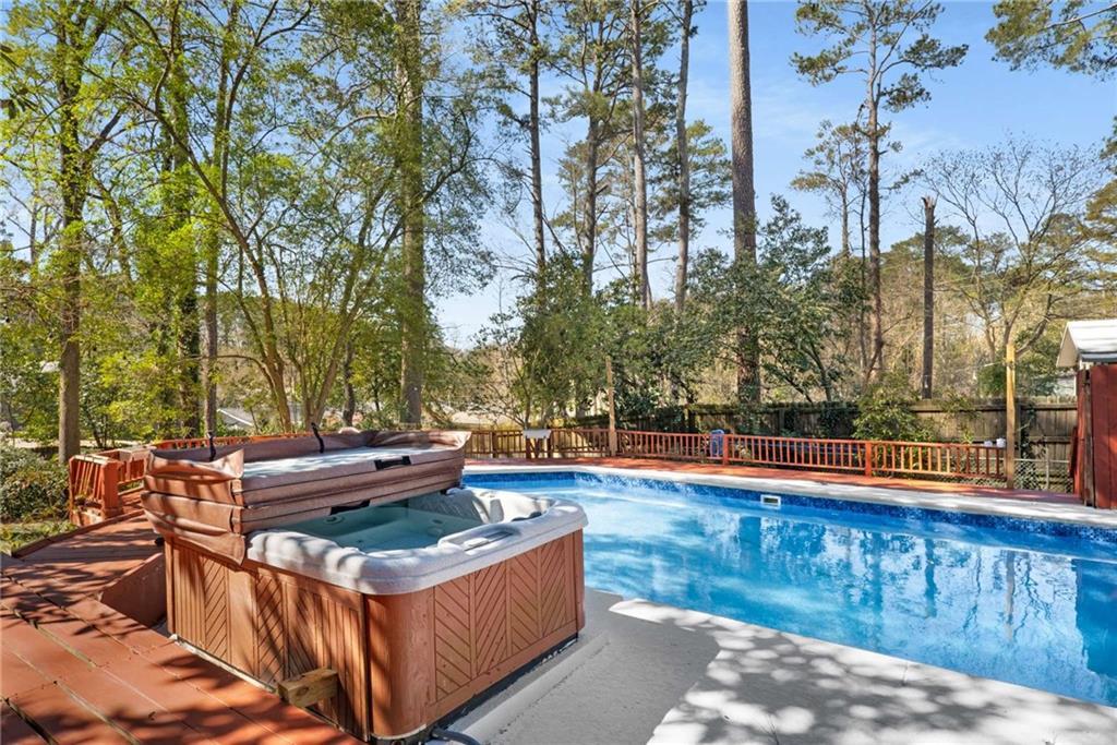 Photo one of 1175 Kingsley Ne Cir Atlanta GA 30324 | MLS 7534484F