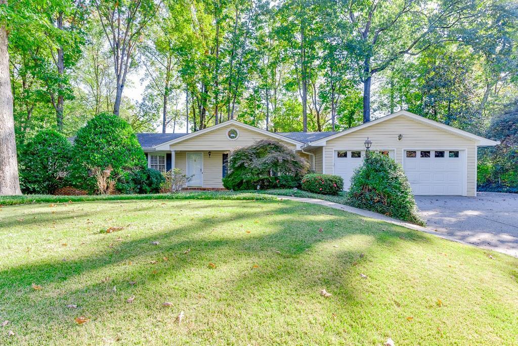 Photo one of 130 Bonnie Ln Sandy Springs GA 30328 | MLS 7538461F