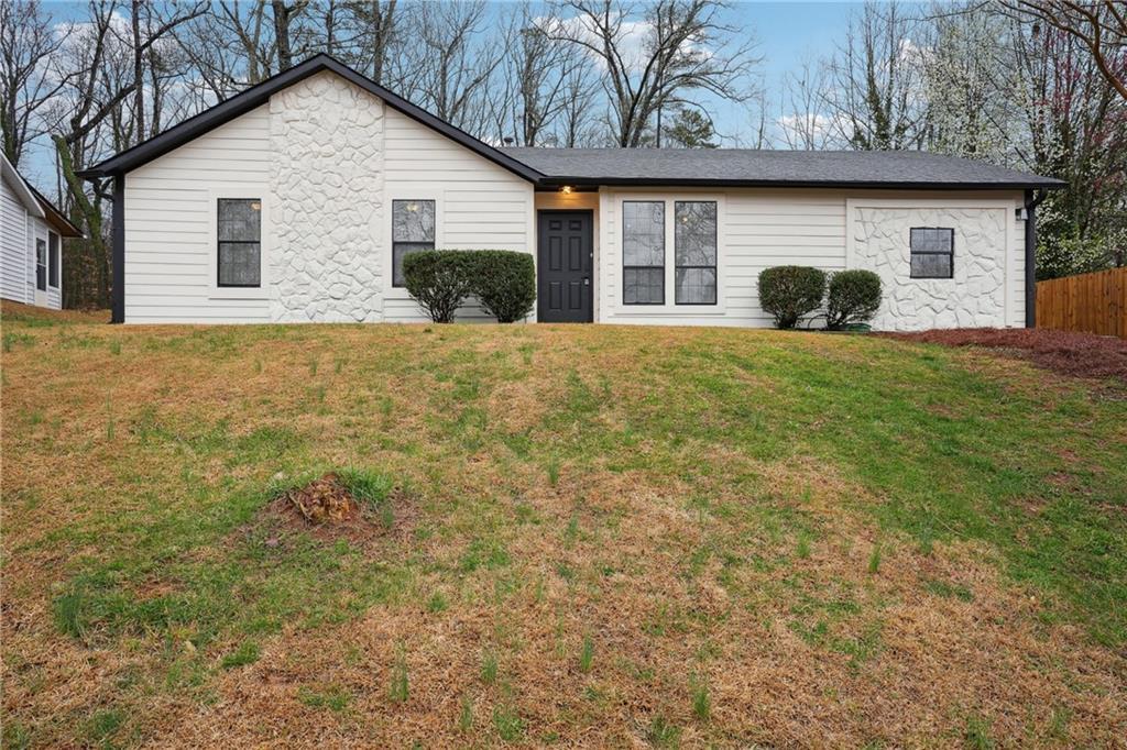 Photo one of 5151 Martins Crossing Rd Stone Mountain GA 30088 | MLS 7538906F