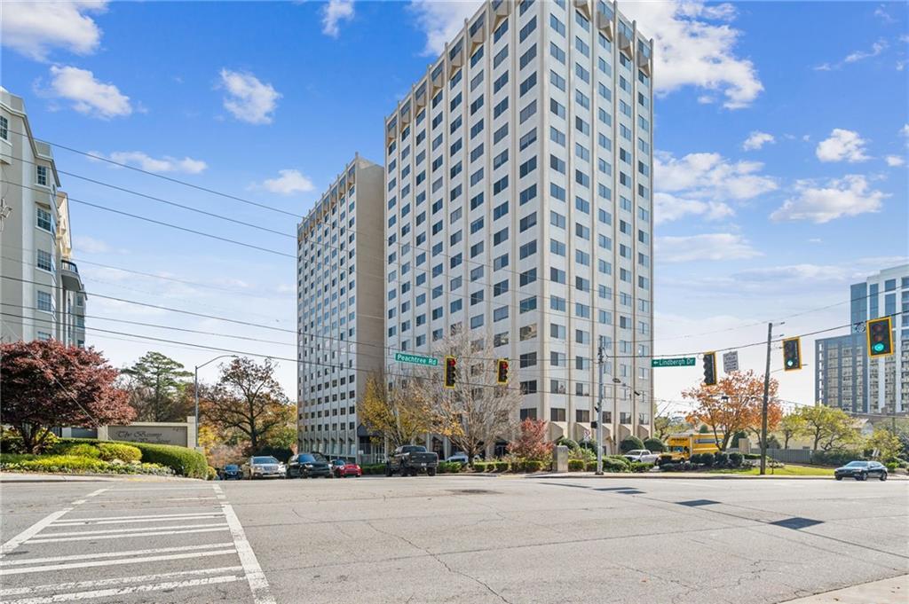 Photo one of 2479 Peachtree Ne Rd # 1703 Atlanta GA 30305 | MLS 7538919F