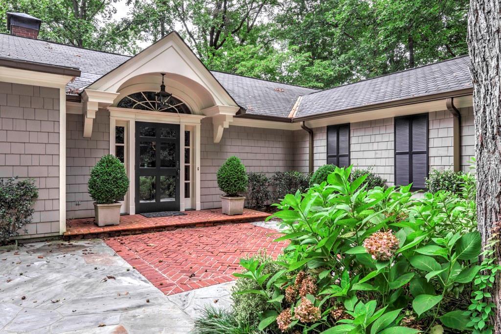 Photo one of 366 Blackland Nw Rd Atlanta GA 30342 | MLS 7538910F