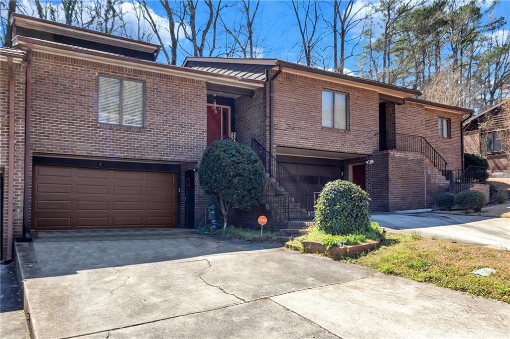 Photo one of 5545 Circlestone Ln Stone Mountain GA 30083 | MLS 7539482F