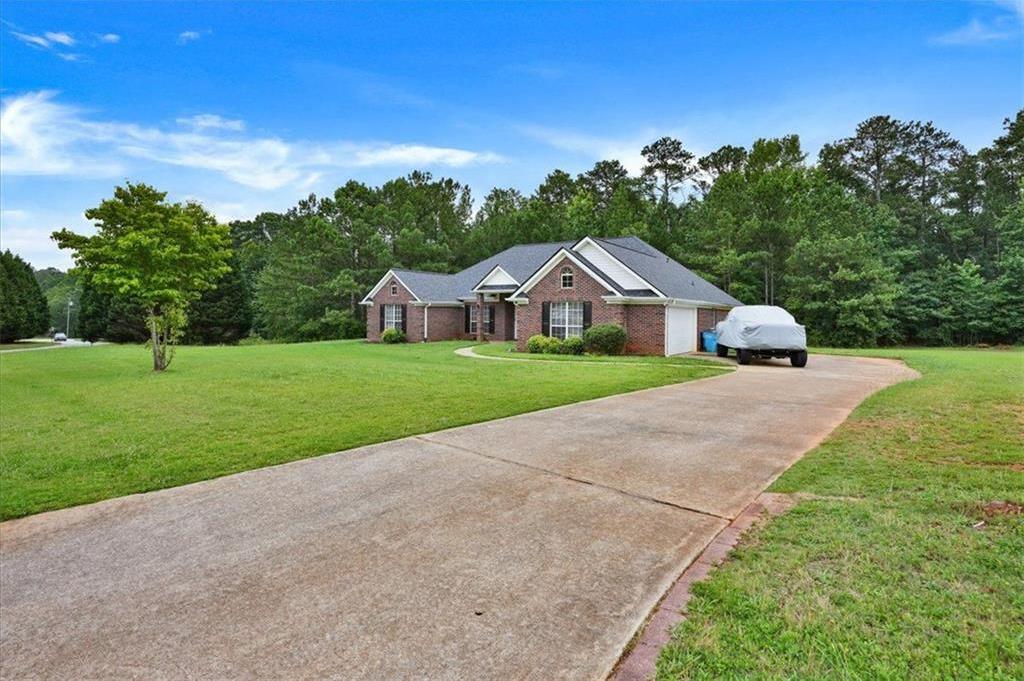 Photo one of 501 Barhams Dr Mcdonough GA 30252 | MLS 7540586F