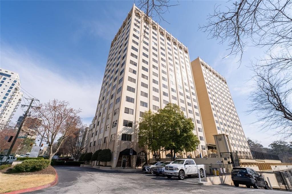 Photo one of 2479 Peachtree Ne Rd # 912 Atlanta GA 30305 | MLS 7541204F