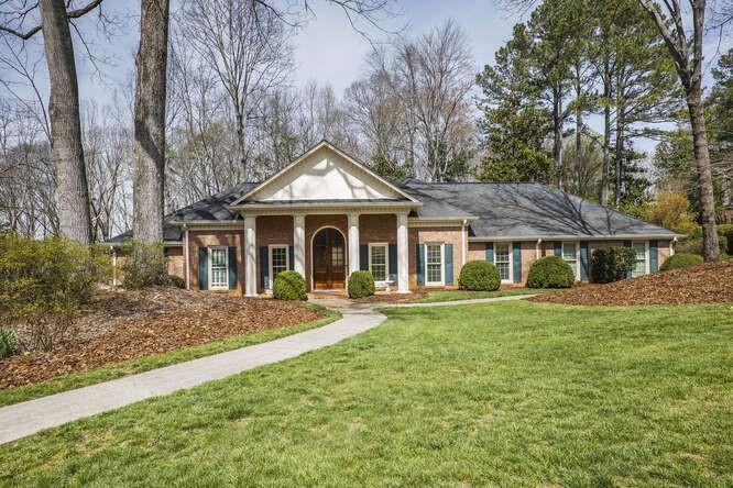 Photo one of 11765 Mountain Laurel Dr Roswell GA 30075 | MLS 7542414F