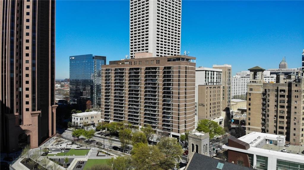 Photo one of 620 Peachtree Ne St # 1806 Atlanta GA 30308 | MLS 7542811F