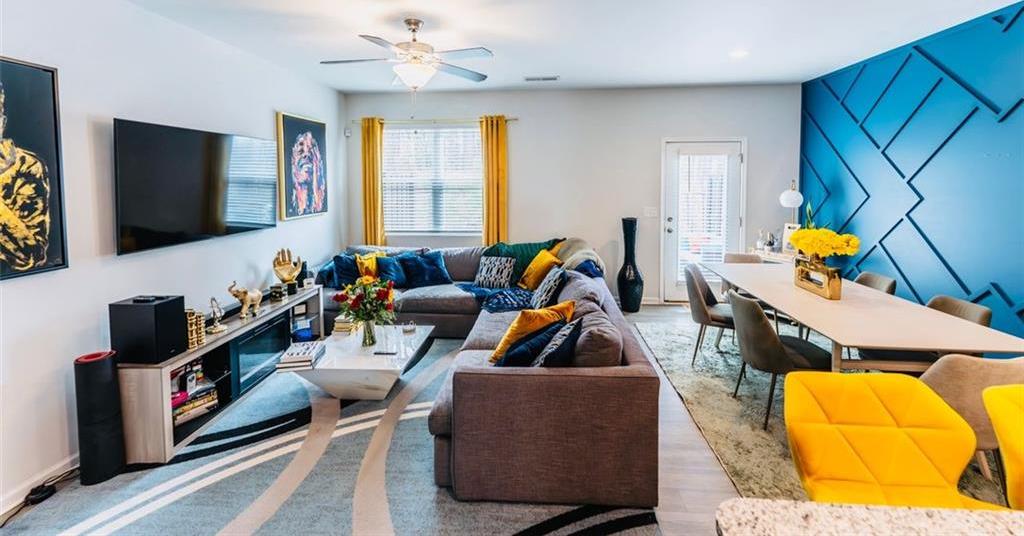 Photo one of 3132 Meadowstone Sw Ln Atlanta GA 30331 | MLS 7550224F