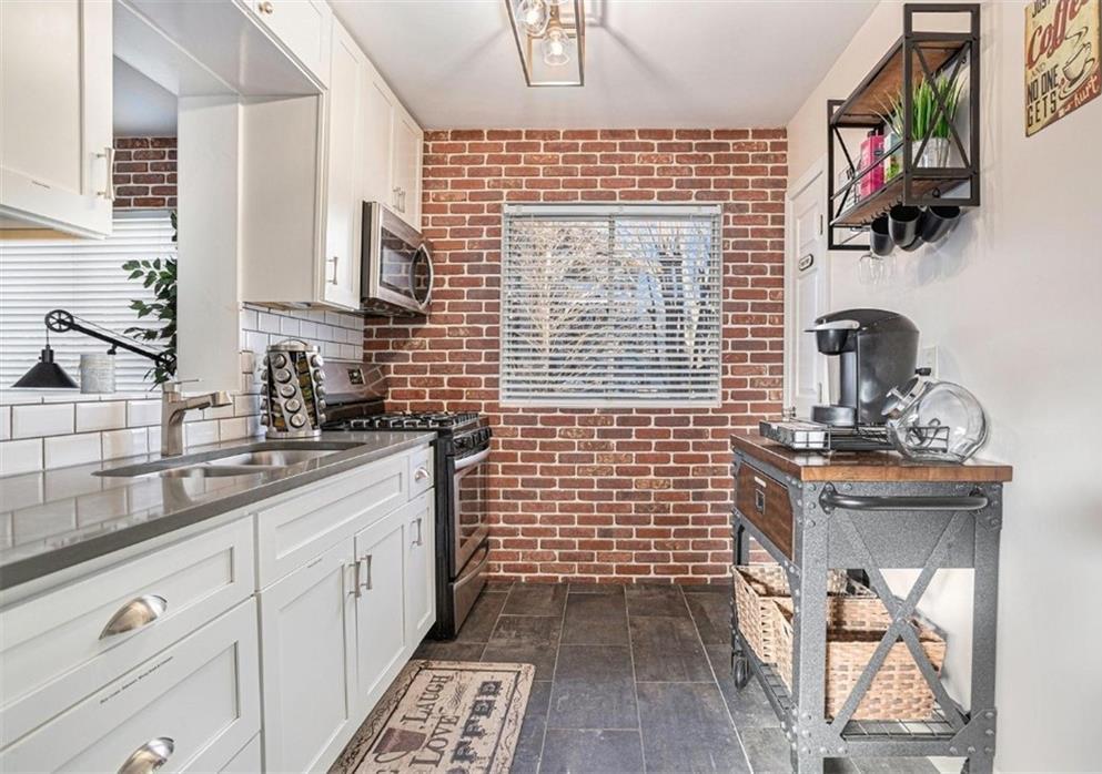 Photo one of 19 Ne Rumson Ne Rd # B20 Atlanta GA 30305 | MLS 7550699F