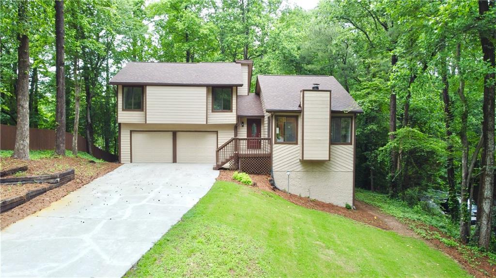 Photo one of 4579 Glenforest Ne Dr Roswell GA 30075 | MLS 7551015F