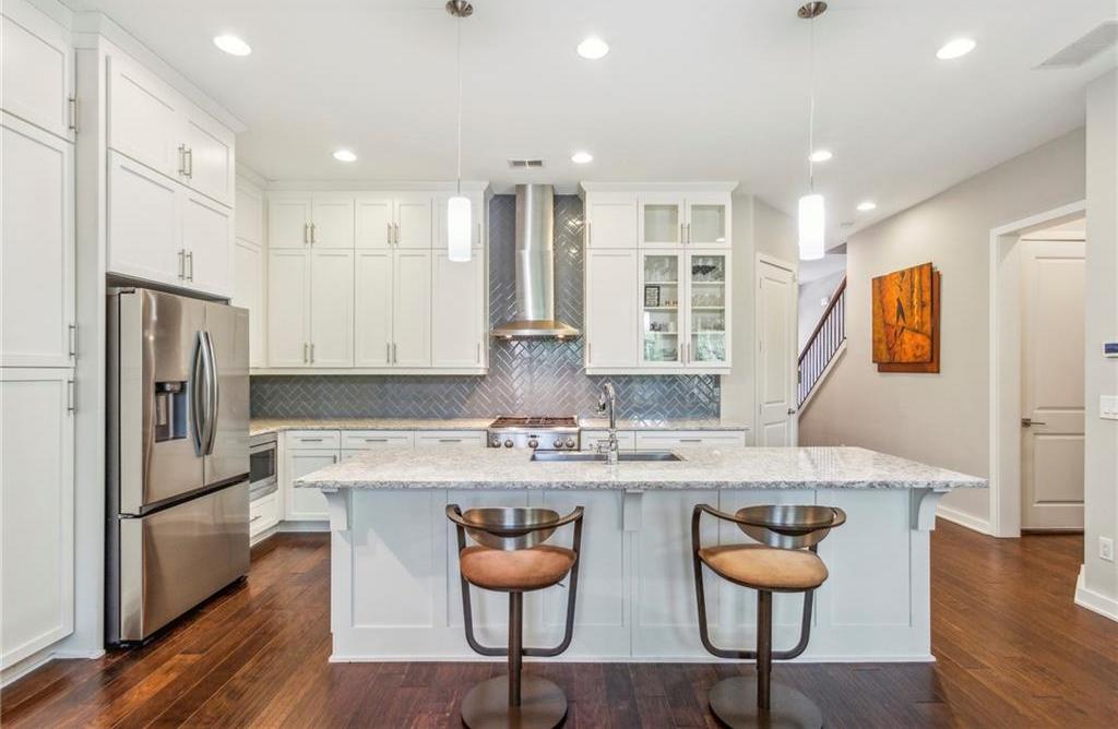 Photo one of 828 Canterbury Overlook Ne Atlanta GA 30324 | MLS 7554052F