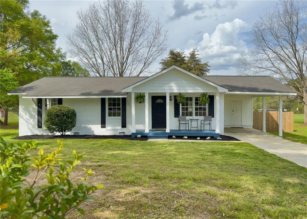 Photo one of 262 E Main St Rutledge GA 30663 | MLS 7556533F