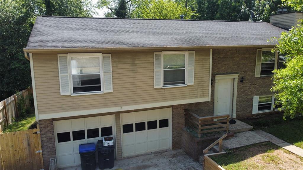 Photo one of 1425 Parkmont Dr Roswell GA 30076 | MLS 7558385F