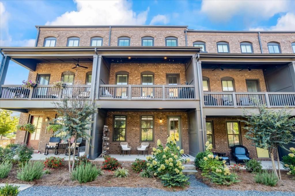 Photo one of 6775 Pippin Walk Alpharetta GA 30005 | MLS 7564730F