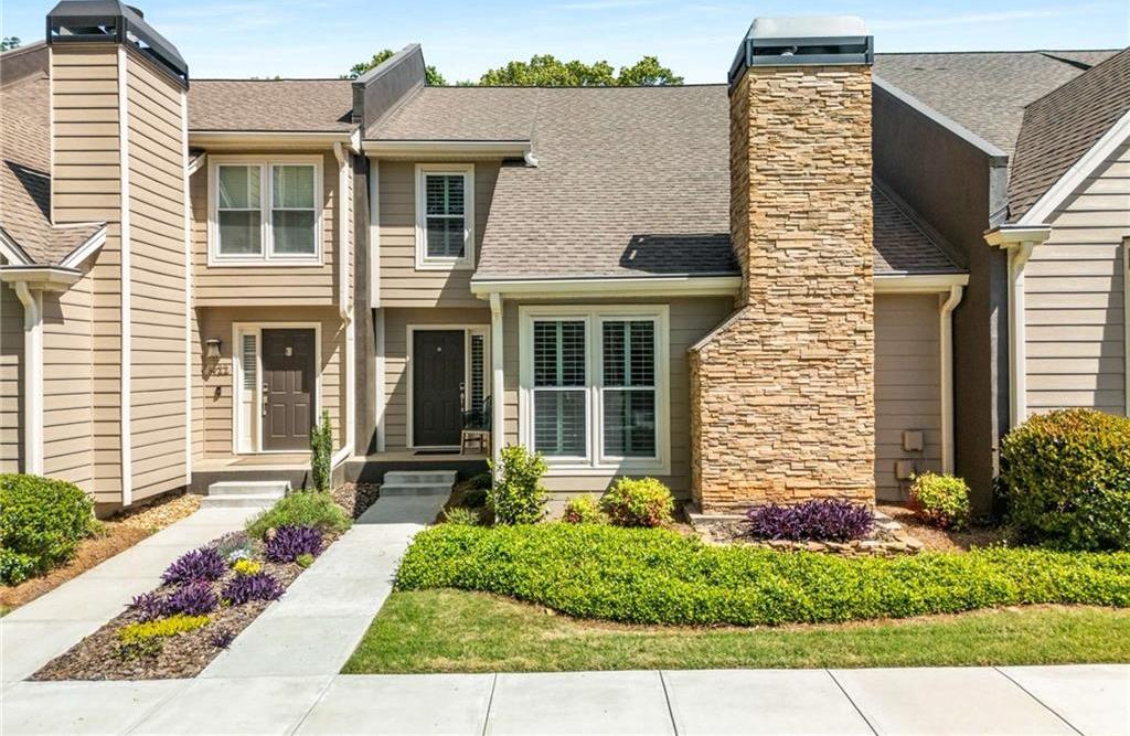 Photo one of 1420 Defoors Nw Dr Atlanta GA 30318 | MLS 7565126F