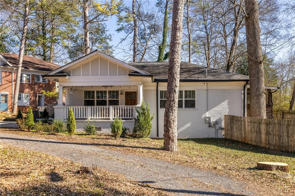 Photo one of 1598 Olympian Sw Cir Atlanta GA 30310 | MLS 7565760F