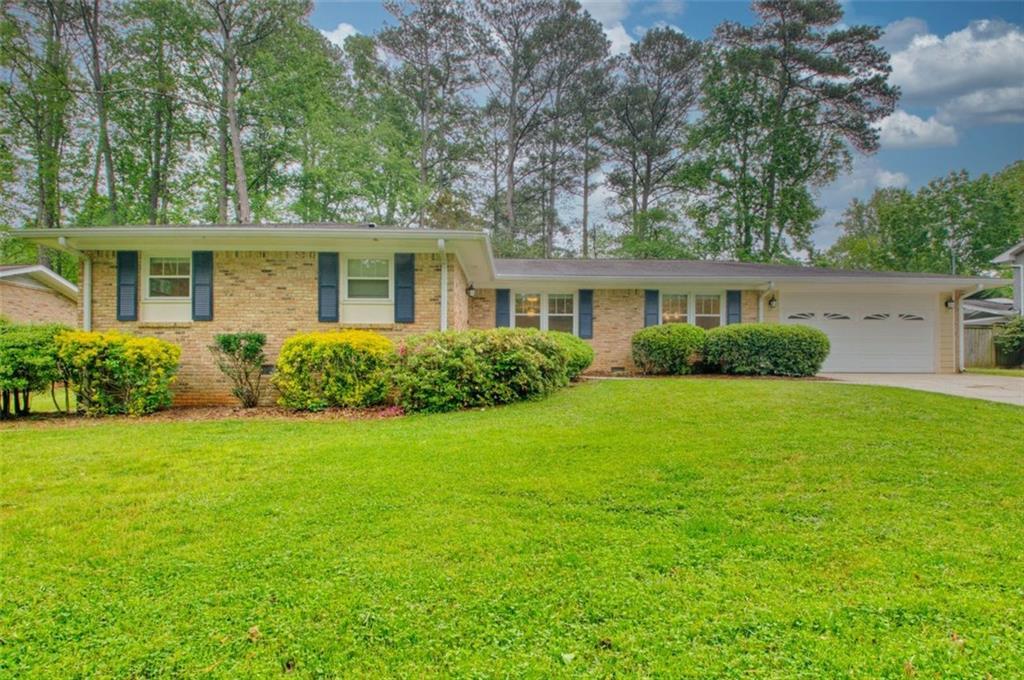 Photo one of 4507 N Peachtree Rd Dunwoody GA 30338 | MLS 7566797F