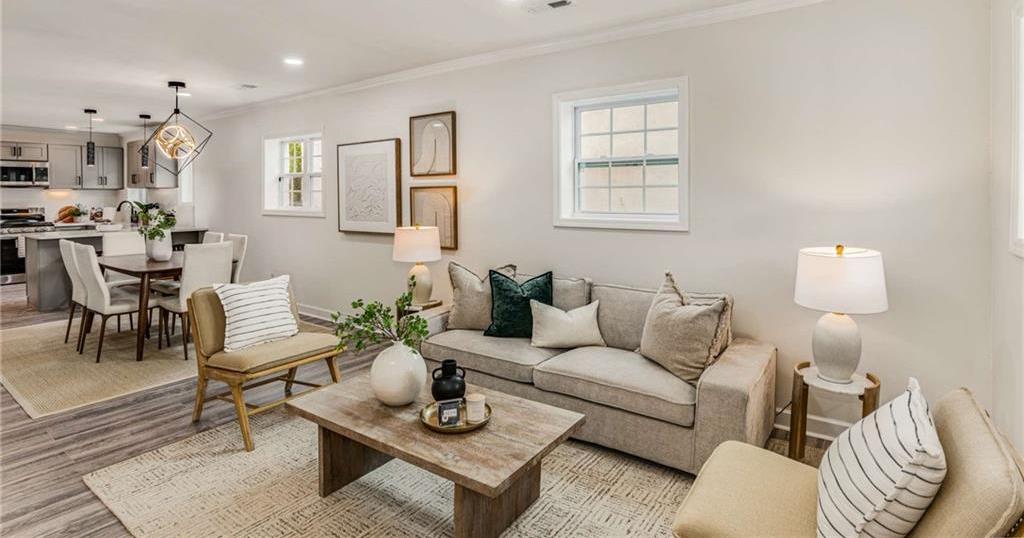 Photo one of 1062 Grant Ter Se Atlanta GA 30315 | MLS 7566821F