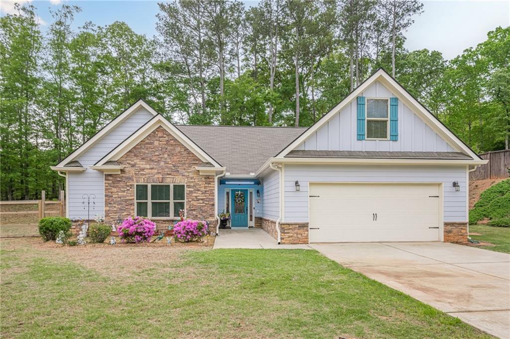 Photo one of 549 Greenridge Ln Loganville GA 30052 | MLS 7567203F