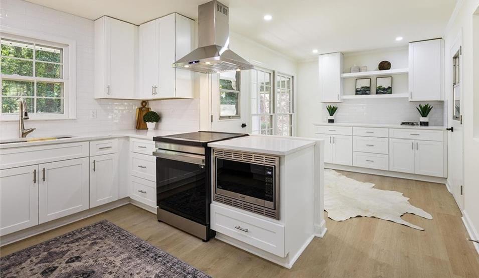 Photo one of 605 Patrick Ne Pl Sandy Springs GA 30328 | MLS 7570241F