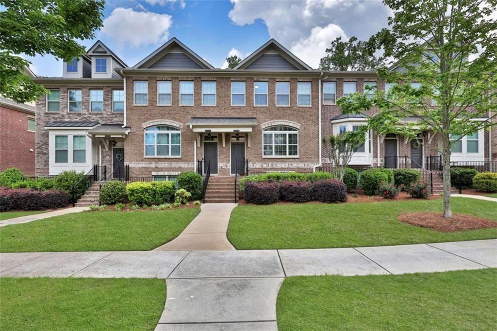 Photo one of 7850 Willoughby Ct Alpharetta GA 30005 | MLS 7570926F