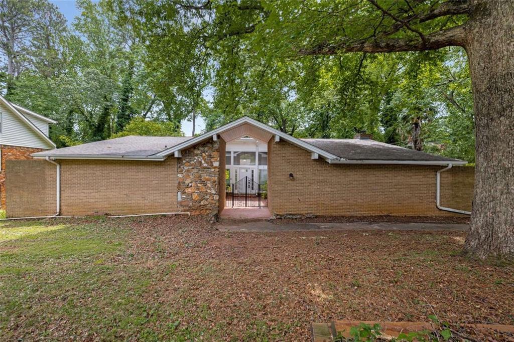 Photo one of 4701 Riverwood Cir Decatur GA 30035 | MLS 7571190F