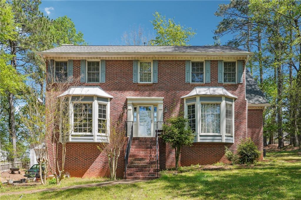 Photo one of 1366 Maple Ridge Dr Suwanee GA 30024 | MLS 7571503F