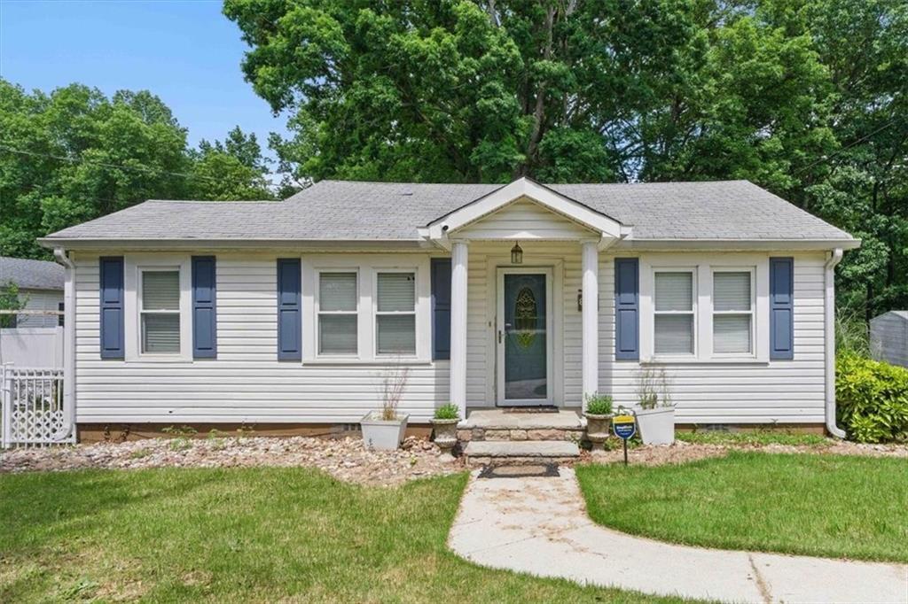 Photo one of 8136 Connally Dr Douglasville GA 30134 | MLS 7571782F