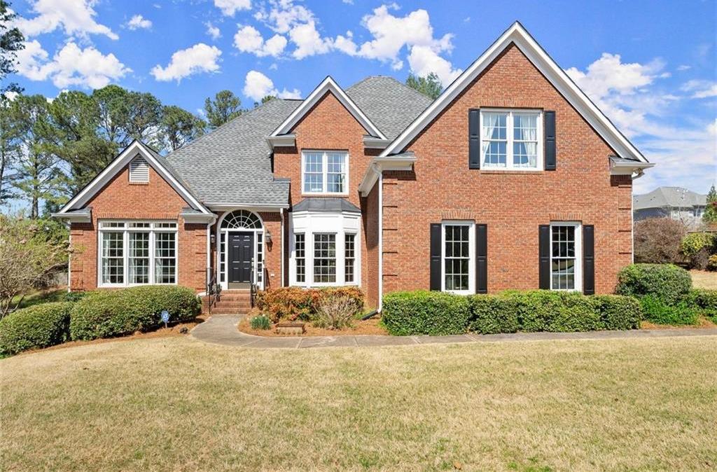Photo one of 13090 Magnolia Crescent Dr Roswell GA 30075 | MLS 7573766F