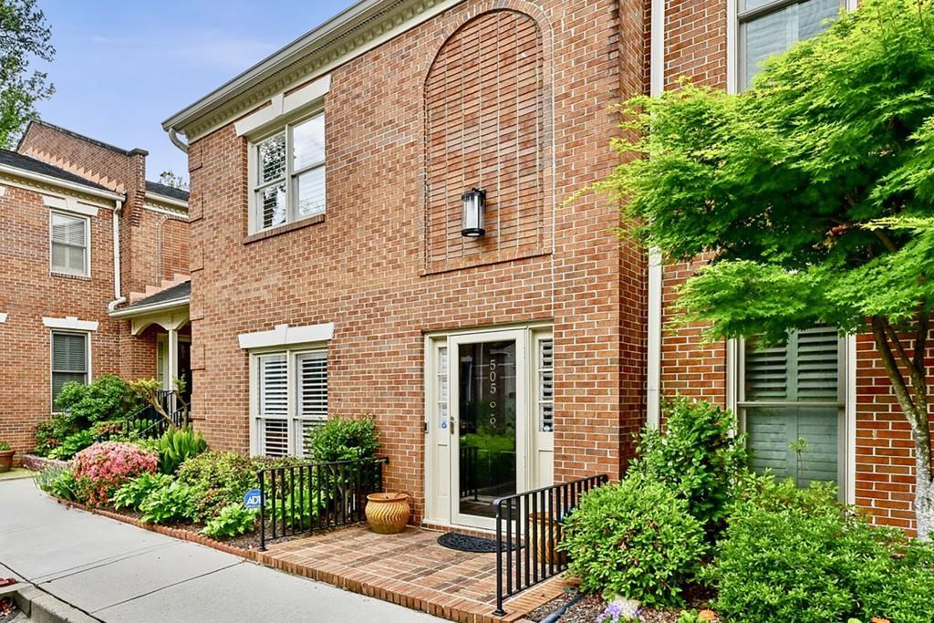 Photo one of 505 Ansley Villa Dr Atlanta GA 30324 | MLS 7575910F