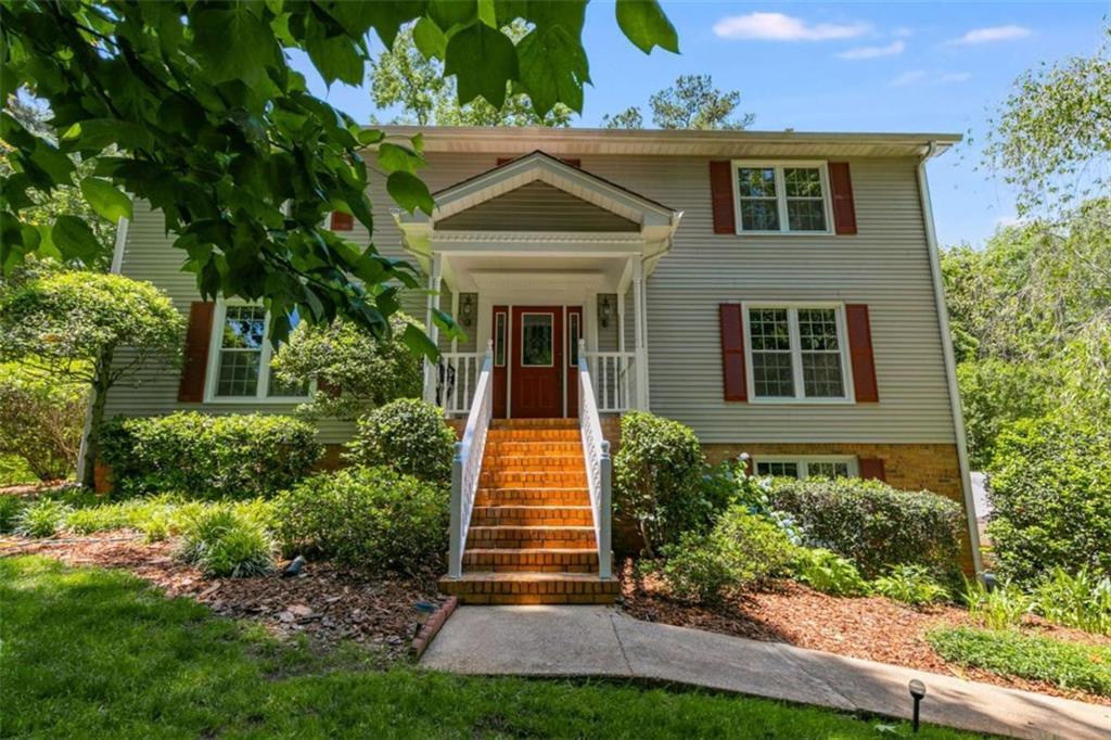 Photo one of 9041 Par Dr Douglasville GA 30134 | MLS 7581089F