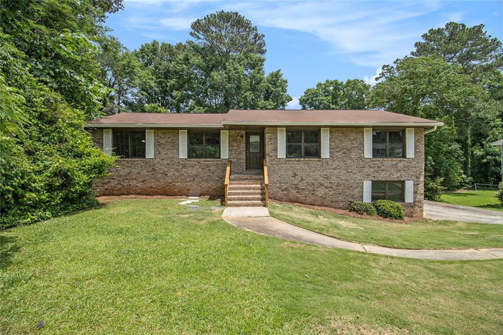 Photo one of 530 Village Green Sw Ct Lilburn GA 30047 | MLS 7581772F