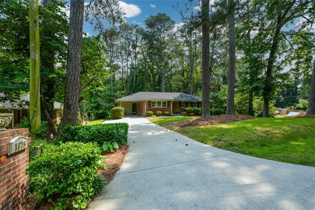 Photo one of 1376 Woodbine St Marietta GA 30062 | MLS 7583883F