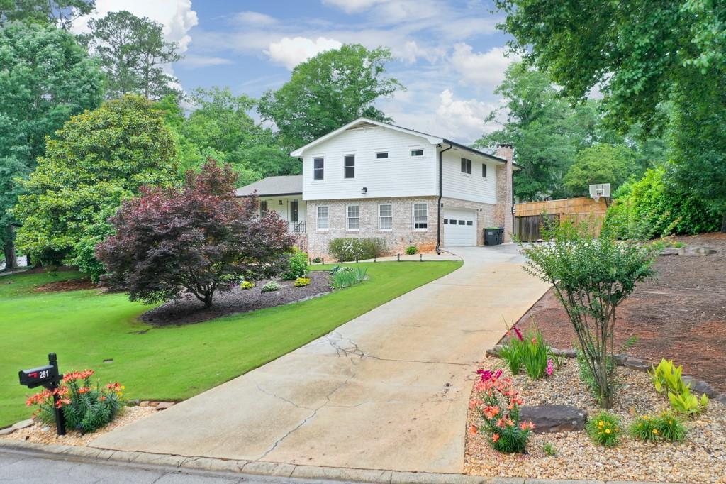 Photo one of 281 Lakeshore Ne Dr Marietta GA 30067 | MLS 7586669F