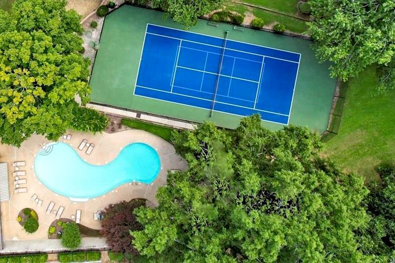 Photo one of 13 Ivy Ne Sq Atlanta GA 30342 | MLS 7592131F