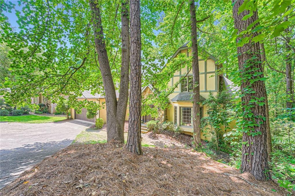 Photo one of 110 Boulder Dr Roswell GA 30075 | MLS 7595747F