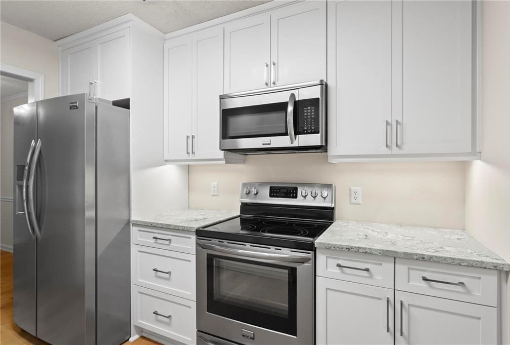 Photo one of 111 Abingdon Way Sandy Springs GA 30328 | MLS 7597997F